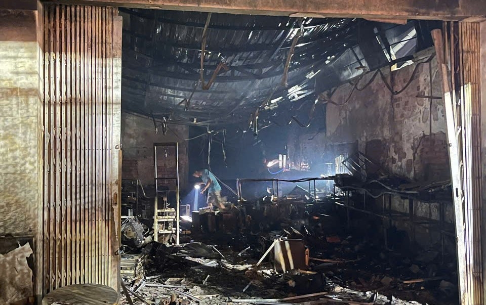 Cháy nhà 4 tầng giữa trung tâm Nha Trang